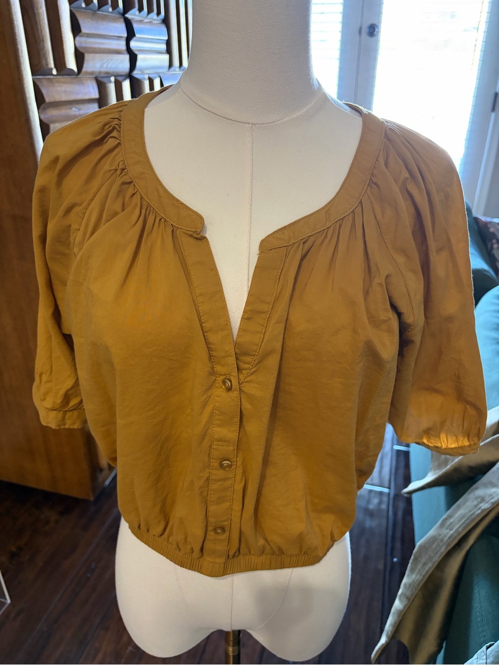 GUC, Small, Aerie Mustard Puff-Sleeve Button Front Crop Top